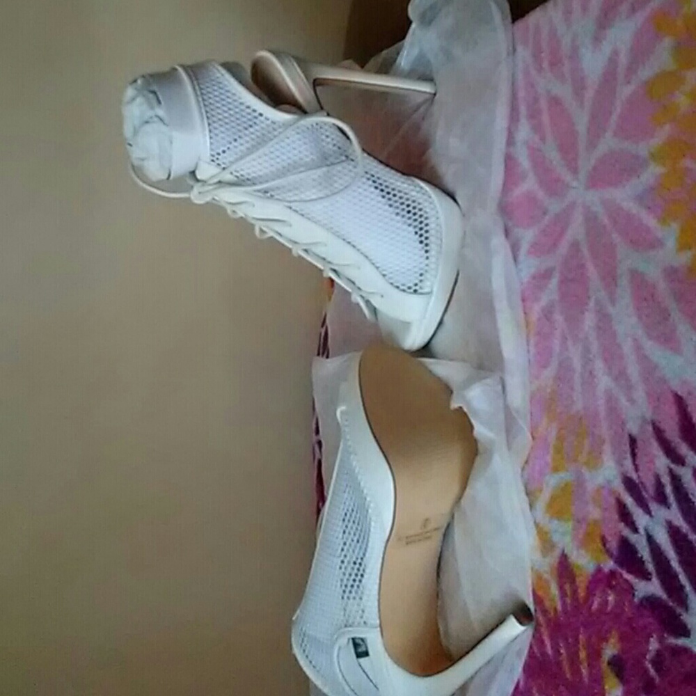 Heels - Picture 3 of 4